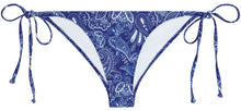 Load image into Gallery viewer, Blue Bandana Classic Scrunch Bottom
